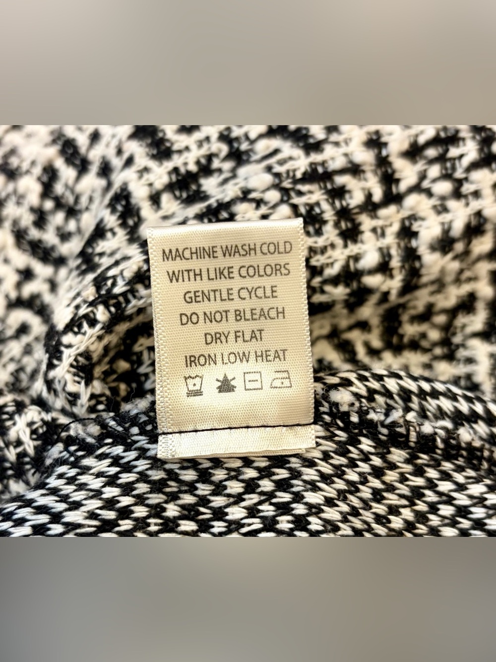 NWT MAX STUDIO LONDON Black & White Tweed Sleeveless Top Women’s Size Small - Picture 7 of 7